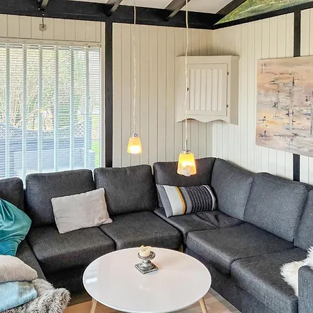 Prázdninový dům 3 Bedroom Awesome In *